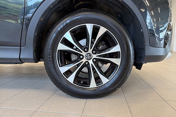 Toyota RAV4 11 of 18