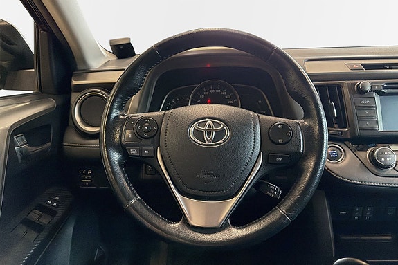 Toyota RAV4 9 of 18