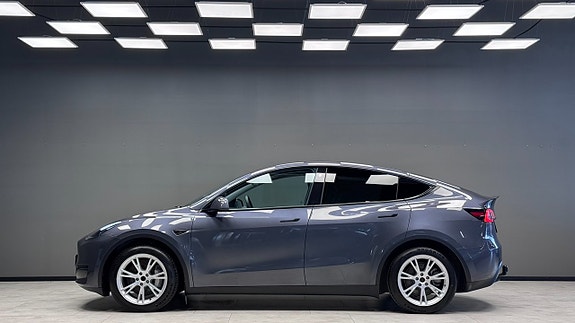 Tesla Model Y 5 of 5