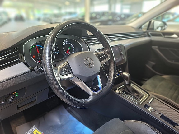 Volkswagen Passat 17 of 22
