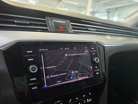 Volkswagen Passat 19 of 22
