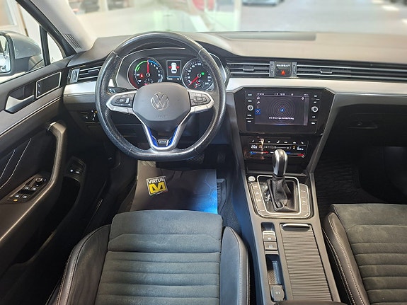 Volkswagen Passat 13 of 22