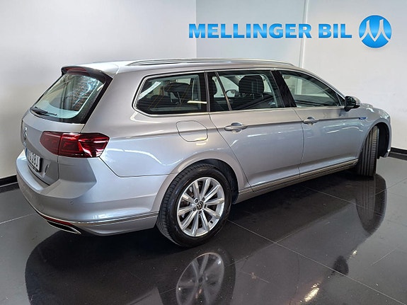 Volkswagen Passat 3 of 22