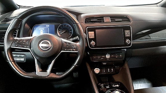 Nissan Leaf 4 of 5