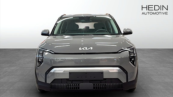 Kia EV3 8 of 14