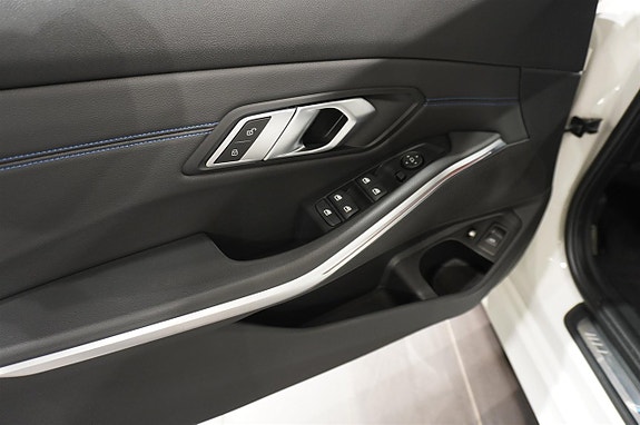 BMW 330e 16 of 19