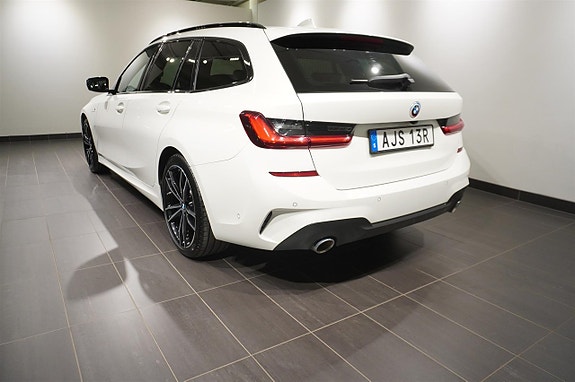 BMW 330e 4 of 19