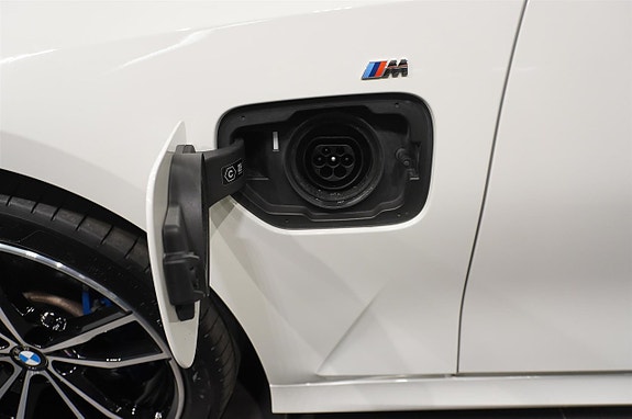 BMW 330e 7 of 19