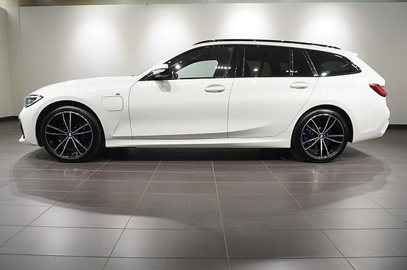 BMW 330e 3 of 19