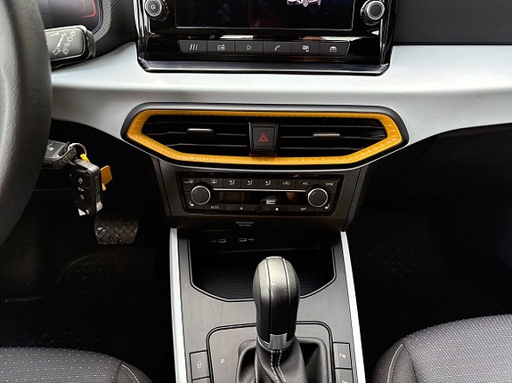 Seat Arona 11 of 15