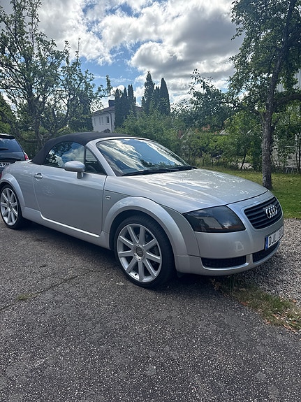 Audi TT 2 of 5