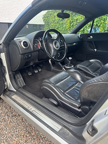Audi TT 3 of 5
