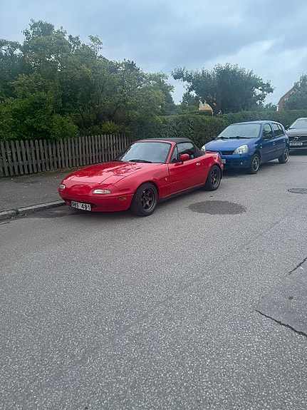 Mazda MX-5 2 of 5