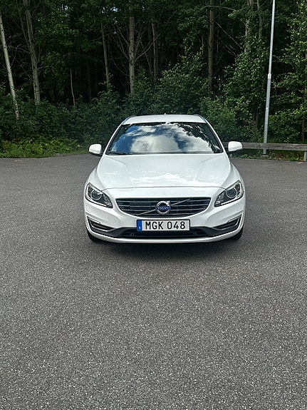 Volvo V60 4 of 5
