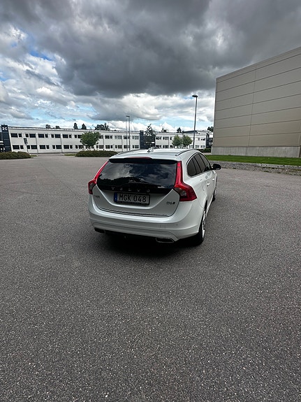 Volvo V60 3 of 5