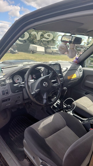 Nissan King Cab 3 of 3