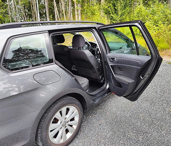 Volkswagen Golf VII 13 of 21