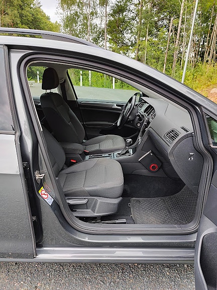 Volkswagen Golf VII 12 of 21