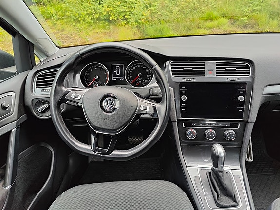 Volkswagen Golf VII 18 of 21