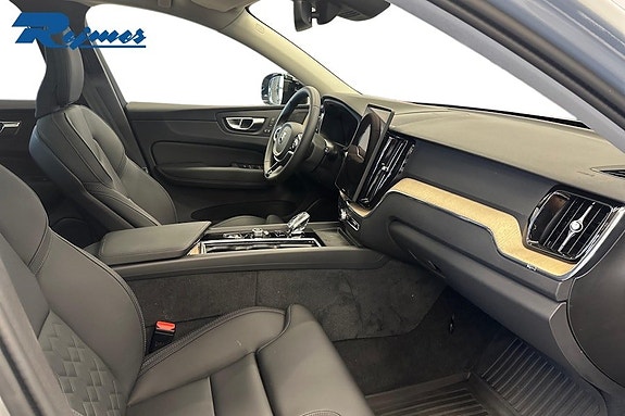 Volvo XC60 3 of 5