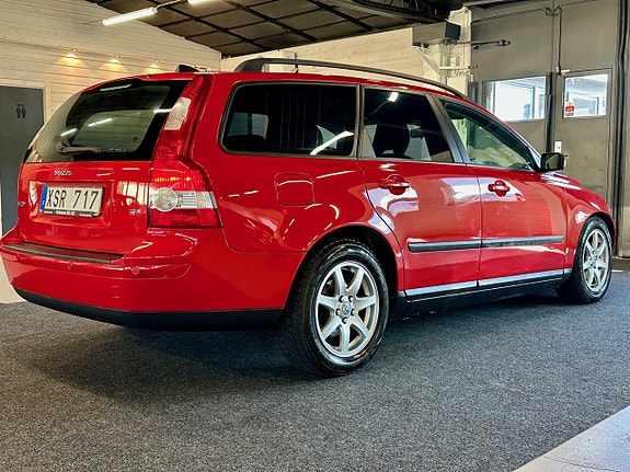 Volvo V50 3 of 5