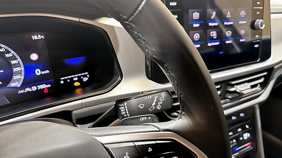 Volkswagen T-Roc 17 of 19