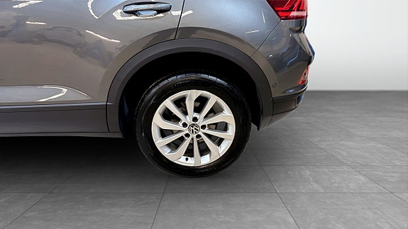 Volkswagen T-Roc 6 of 19