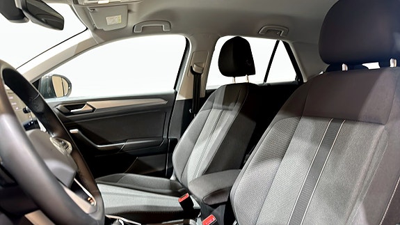 Volkswagen T-Roc 8 of 19