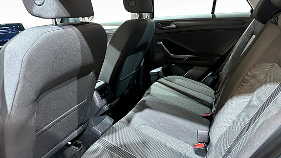 Volkswagen T-Roc 11 of 19