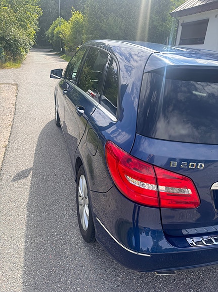 Mercedes-Benz B200 5 of 5