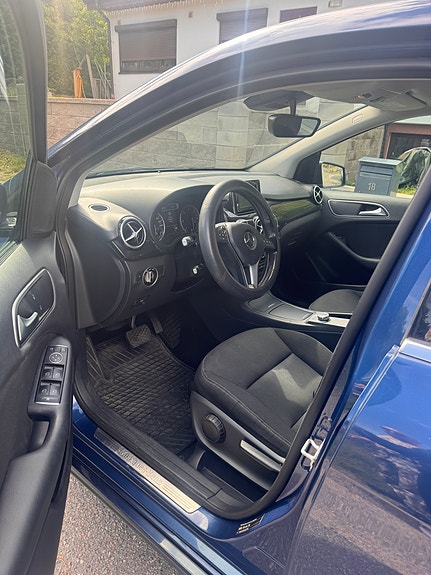 Mercedes-Benz B200 6 of 8