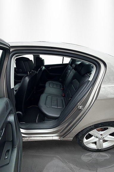 Volkswagen Passat 6 of 6