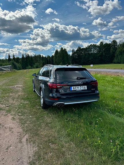 Audi A4 allroad 2 of 5