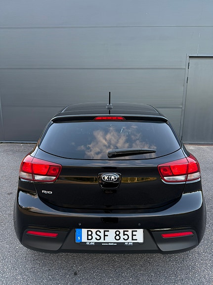 Kia Rio 7 of 9