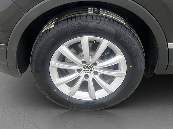 Volkswagen Tiguan 30 of 30