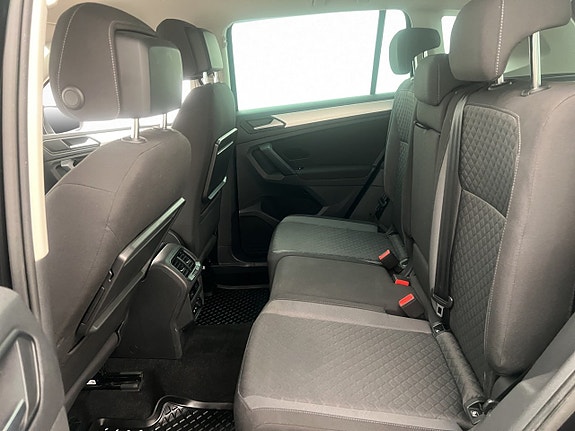 Volkswagen Tiguan 23 of 30