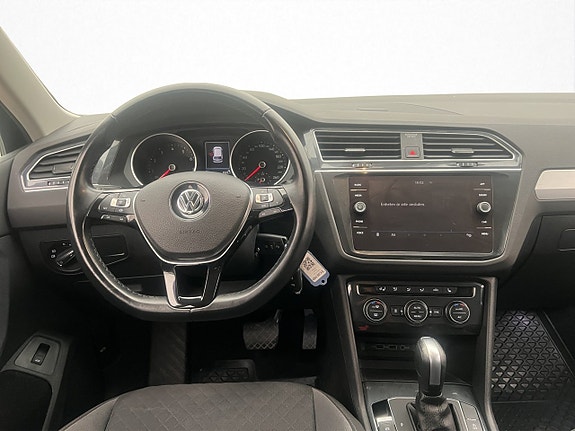 Volkswagen Tiguan 12 of 30