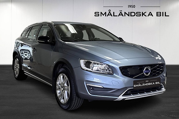Volvo V60 Cross Country 2 of 5