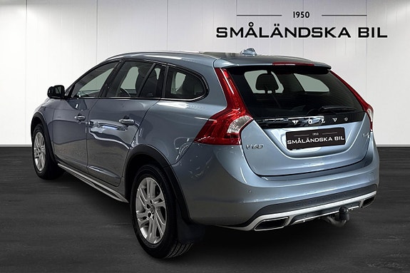 Volvo V60 Cross Country 3 of 5