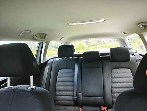 Volkswagen Passat 10 of 12
