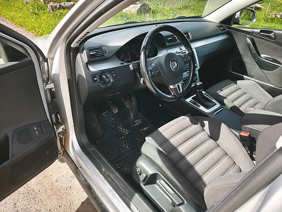 Volkswagen Passat 8 of 12