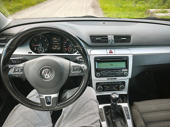 Volkswagen Passat 9 of 12