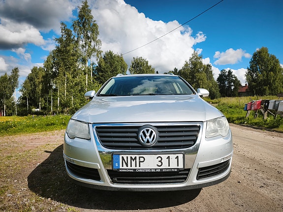 Volkswagen Passat 2 of 5