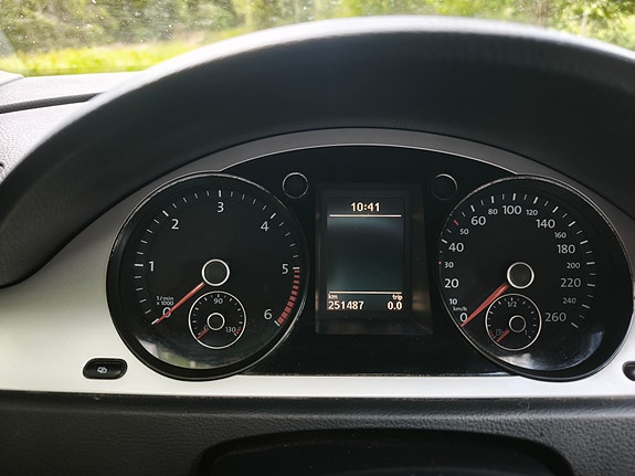 Volkswagen Passat 11 of 12