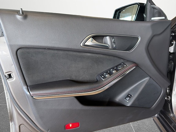 Mercedes-Benz CLA220 d 14 of 23