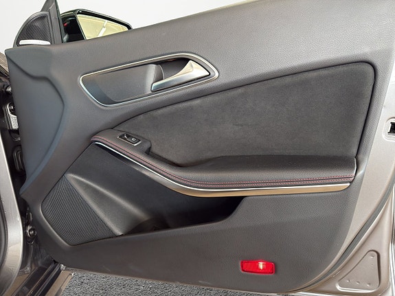 Mercedes-Benz CLA220 d 17 of 23