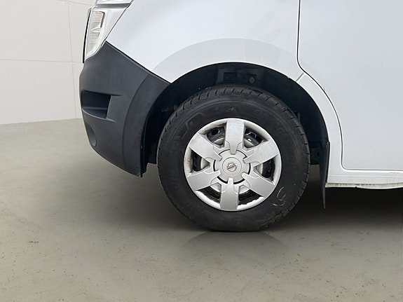 Nissan NV400 28 of 30
