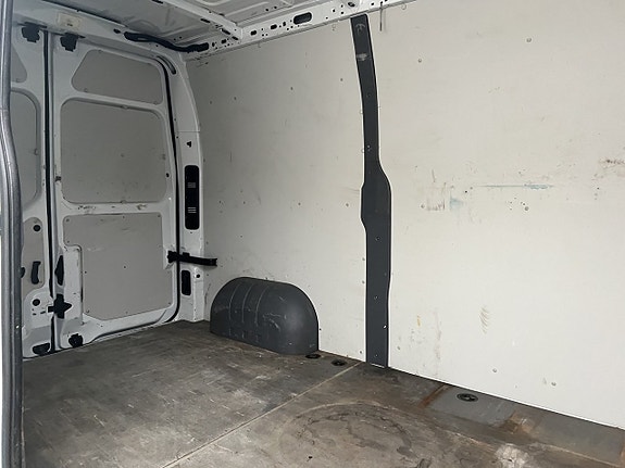 Nissan NV400 13 of 30
