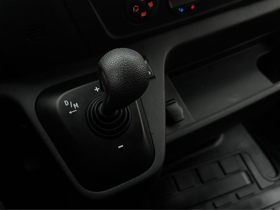 Nissan NV400 25 of 30