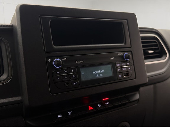 Nissan NV400 23 of 30